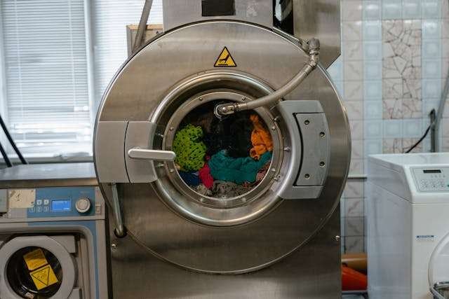 Read more about the article How to Clean Your Washing Machine…Guide by Chelsea’s Cleaning Service