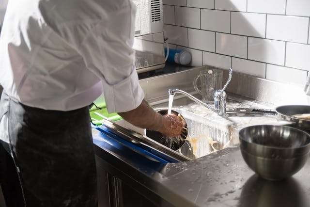 Read more about the article Marshall, TX Airbnb Cleaning Service: Fast Halloween Turnover & Deep Cleaning for Rental Hosts